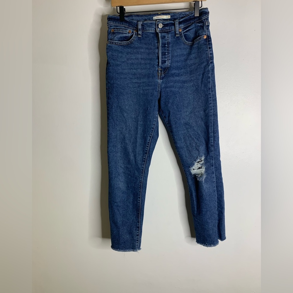 Levs Wedgie Straight Button Fly Distressed 31 Jeans CP0143